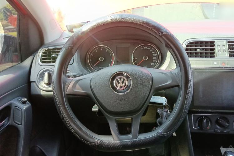 Used Volkswagen Polo 2014 1.6L Automatic Comfort Edition Steering Wheel
