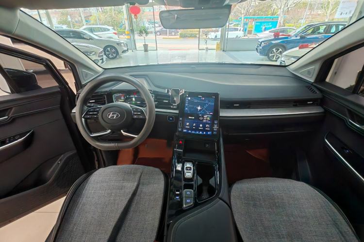 Used Hyundai Custo 2021 270TGDi Prestige LUX Interior 2