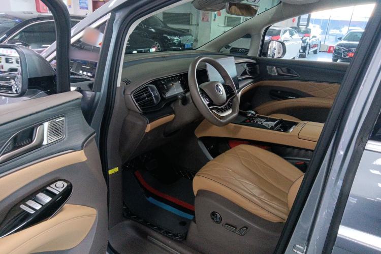 Used Denza D9 2022 DM-i 970 Four-Wheel Drive Flagship Model