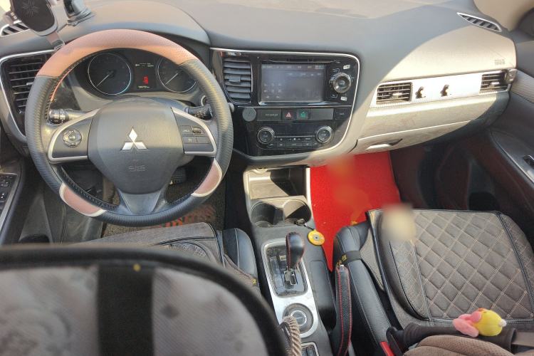 Used Mitsubishi Outlander 2013 2.4L Four-Wheel Drive Luxury Navigation Version 7 Seats