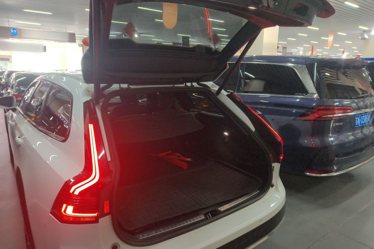 Used Volvo V90 2023 Cross Country B5 AWD Smart Range Edition
