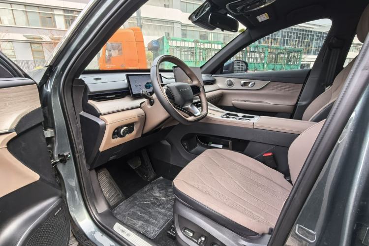 Used Chery Tiggo 8 PLUS 2025 290TGDI DCT Prestige 5-Seater
