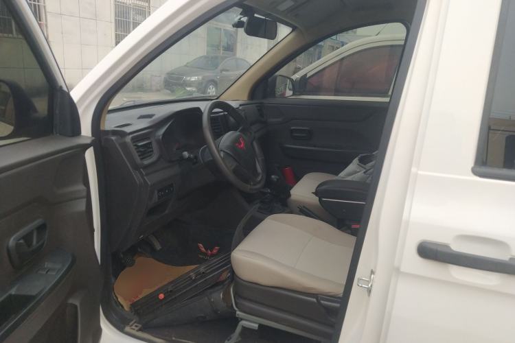 Used Wuling Hongguang V 2022 1.5L Jingqu Version Hydraulic Power Steering LAR Driver Seat