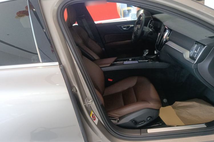 Used Volvo S60 2021 T4 Zhiyi Luxury Edition
