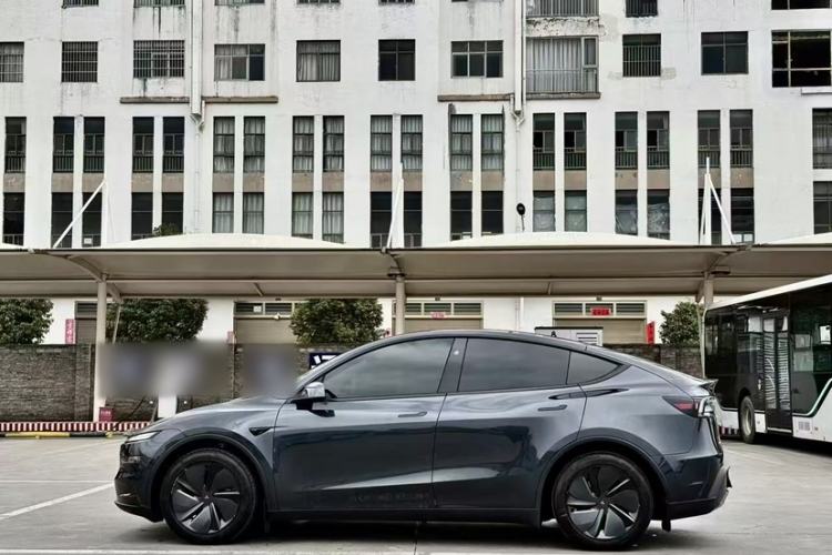 Used Tesla Model Y 2025 Rear-Wheel-Drive Version
