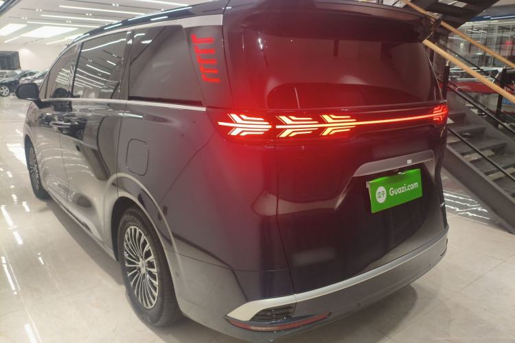 Used Denza D9 2024 EV 600 Four-Wheel-Drive Flagship Model Exterior 2