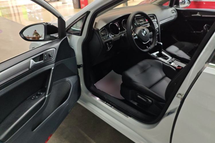 Used Volkswagen Golf 2017 230TSI Automatic Comfort Edition – Celebrating Milestone of One Million Units
