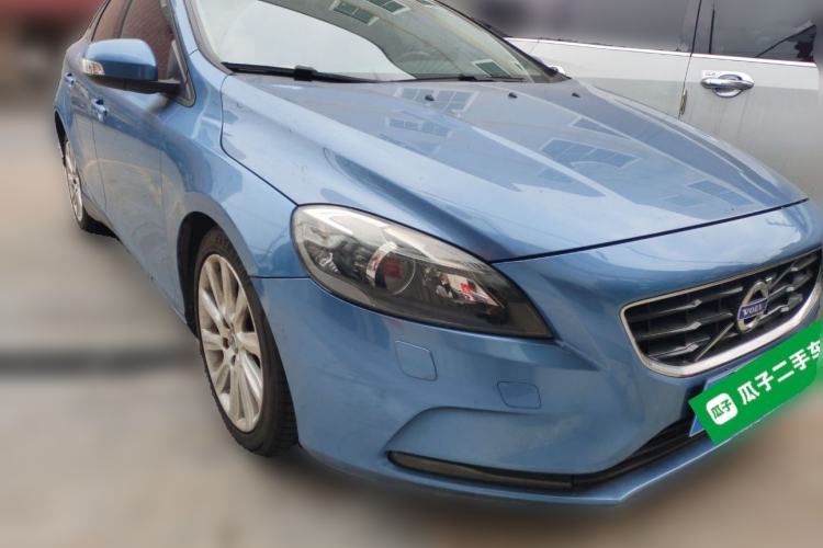 Used Volvo V40 2015 1.6T Zhiyi Edition Front Right 45 Deg