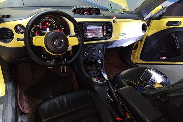 Used Volkswagen Beetle 2013 1.2TSI Comfort Model Center Console