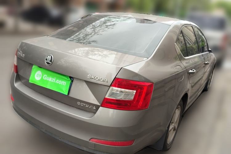 Used Skoda Octavia 2015 1.6L Automatic Yijie Edition Rear Right 45 Deg