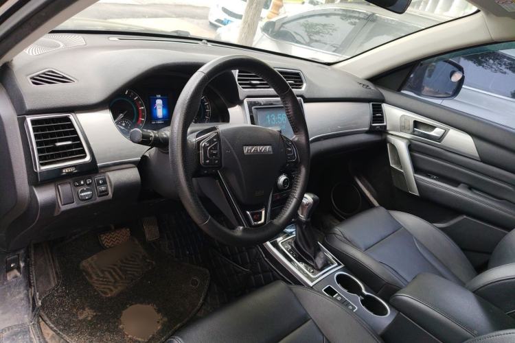 Used Haval H2 2017 Red-Label 1.5T Automatic Two-Wheel Drive Luxury Model Center Console