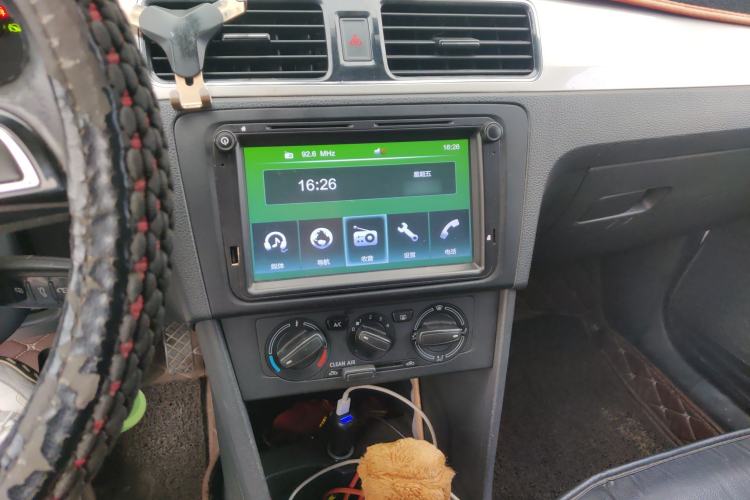 Used Skoda Rapid Spaceback 2018 1.6L Automatic Comfort Edition Audio And AC Panel