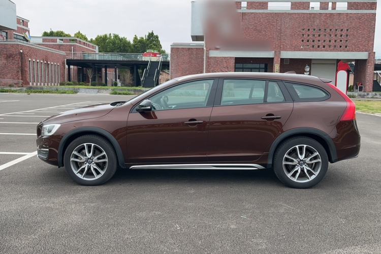 Used Volvo V60 2016 Cross Country T6 AWD