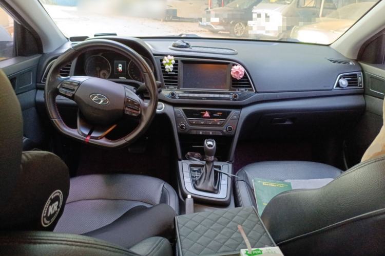 Used Hyundai Elantra (6th Generation / Lingdong) 2018 1.4T Dual-Clutch Xuan Dong · Dynamic Edition Center Console