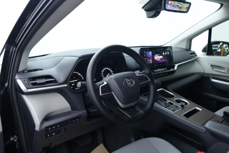 Used Toyota Granvia 2024 2.5L Hybrid Comfort Edition