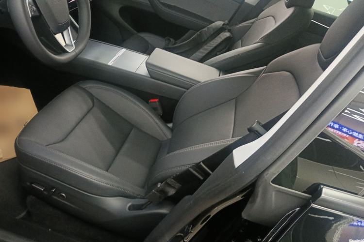 Used Tesla Model Y 2025 Rear-Wheel-Drive Version