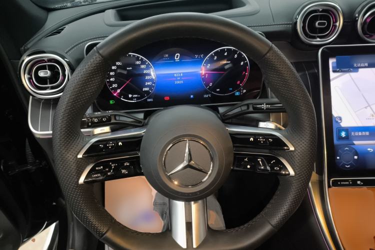 Used Mercedes-Benz GLC 2023 Facelifted GLC 300 L 4MATIC Luxury Version 5 Seats Steering Wheel