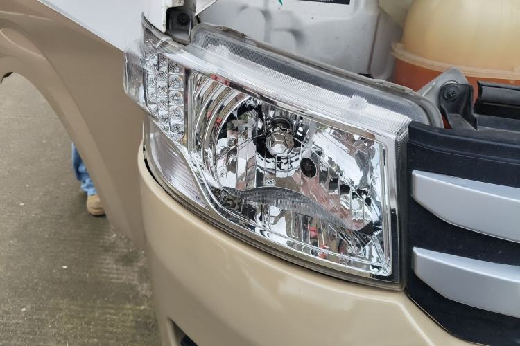 Used Foton Scenic G7 2021 2.4L Gasoline Commercial Version Long Wheelbase High Roof 6-Seater with Clear Windows Model 4K22D4M
