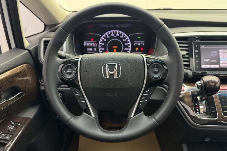 Used Honda Odyssey 2015 Revised Version 2.4L Supreme Edition