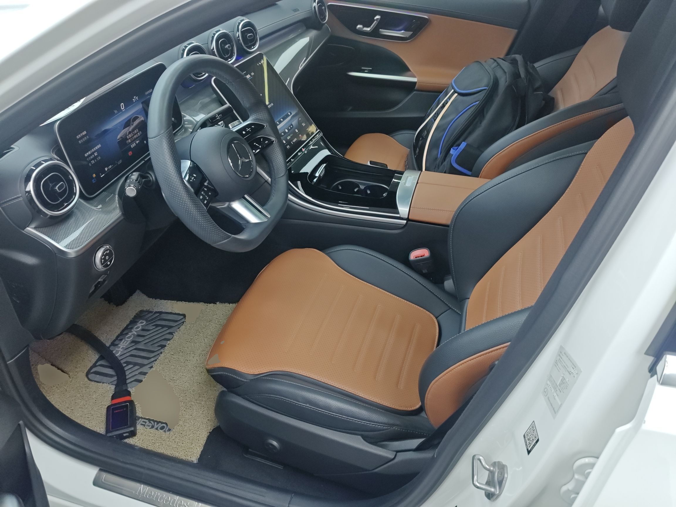 Переднее сиденье в автомобиле