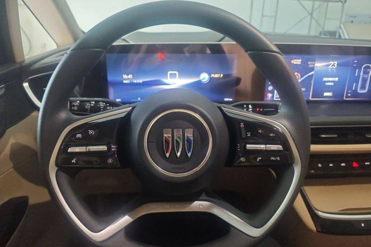 Used Buick GL8 New Energy 2025 Lushang First-Drive Edition 7-Seater Steering Wheel