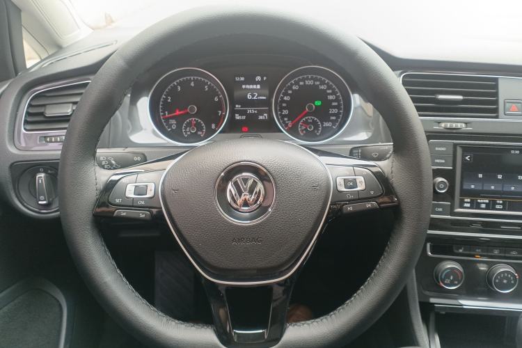 Used Volkswagen Golf 2018 230TSI Automatic Luxury Version
