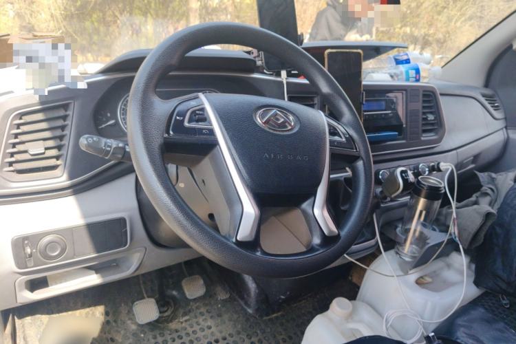 Used SAIC MAXUS Xintu V80 2024 Value Edition City Distribution King 6MT Long Wheelbase High Roof 127 Ps 3 Seats
