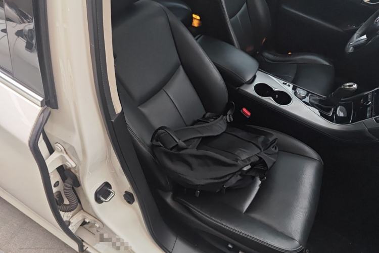 Used Infiniti Q50L 2018 2.0T Enjoyment Version China VI Standard
