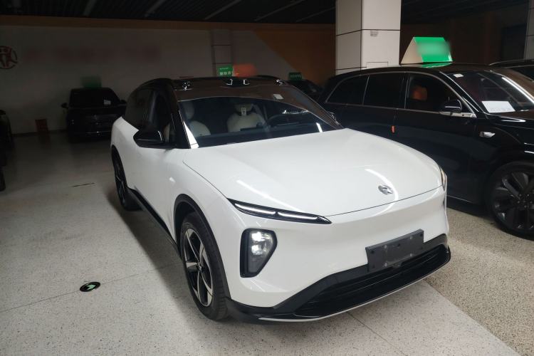 Used Nio ES6 2024 75 kWh Front Right 45 Deg