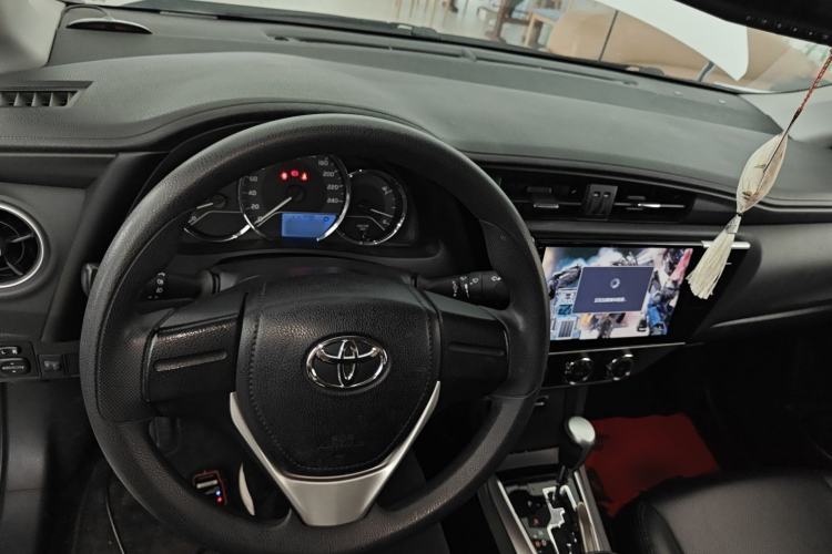 Used Toyota Corolla 2017 Revised Version 1.2T S-CVT GL Center Console