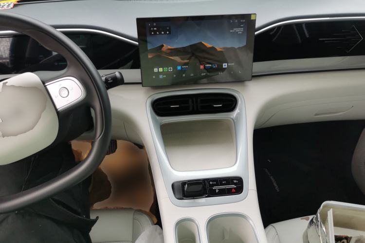 Used Geely Galaxy Geome 2026 Model 410km Carefree Edition Center Console