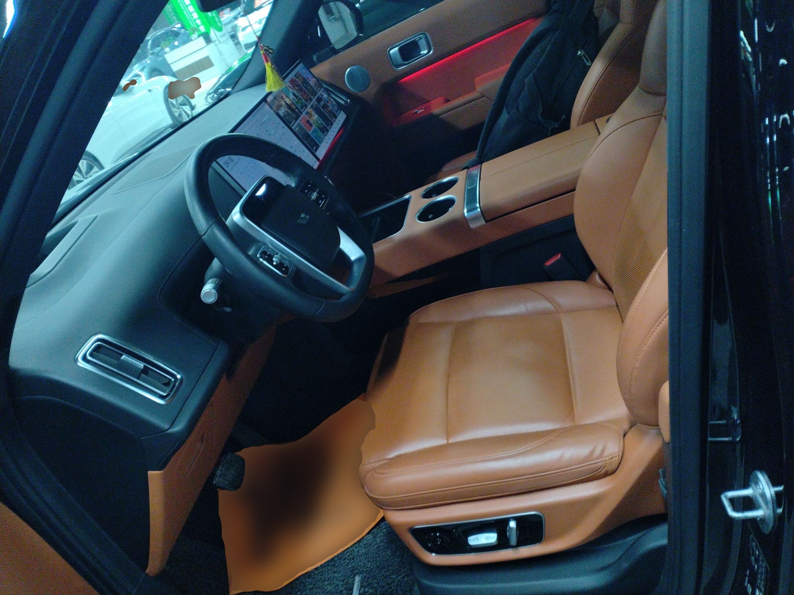 المقاعد الأمامية داخل السيارة