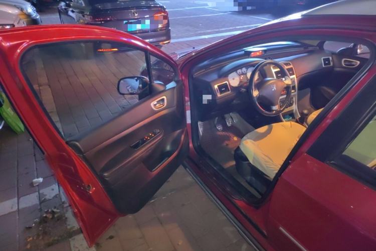 Used Peugeot 307 2012 1.6L Manual CROSS Driver Seat