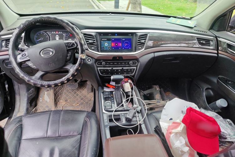 Used GAC Trumpchi GS8 2017 320T Two-Wheel Drive Luxury Smart Connectivity Version (7 Seats) Center Console