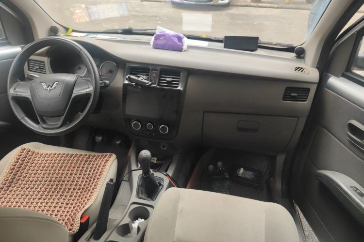 Used Wuling Rongguang V 2018 1.5L Standard Version Center Console