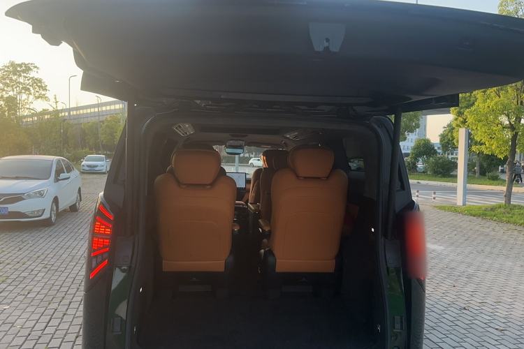 Used Geely Galaxy LEVC L380 2024 140-Degree 6-Seater All-Wheel-Drive Ultra