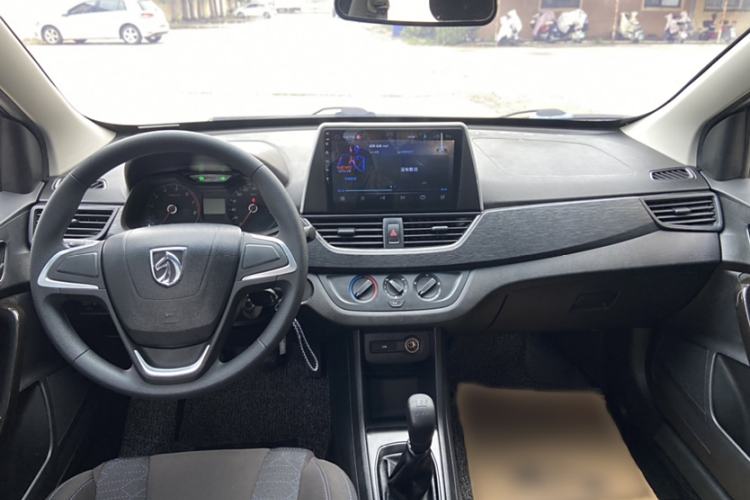 Used Baojun 310 2016 1.2L manual Comfort trim level