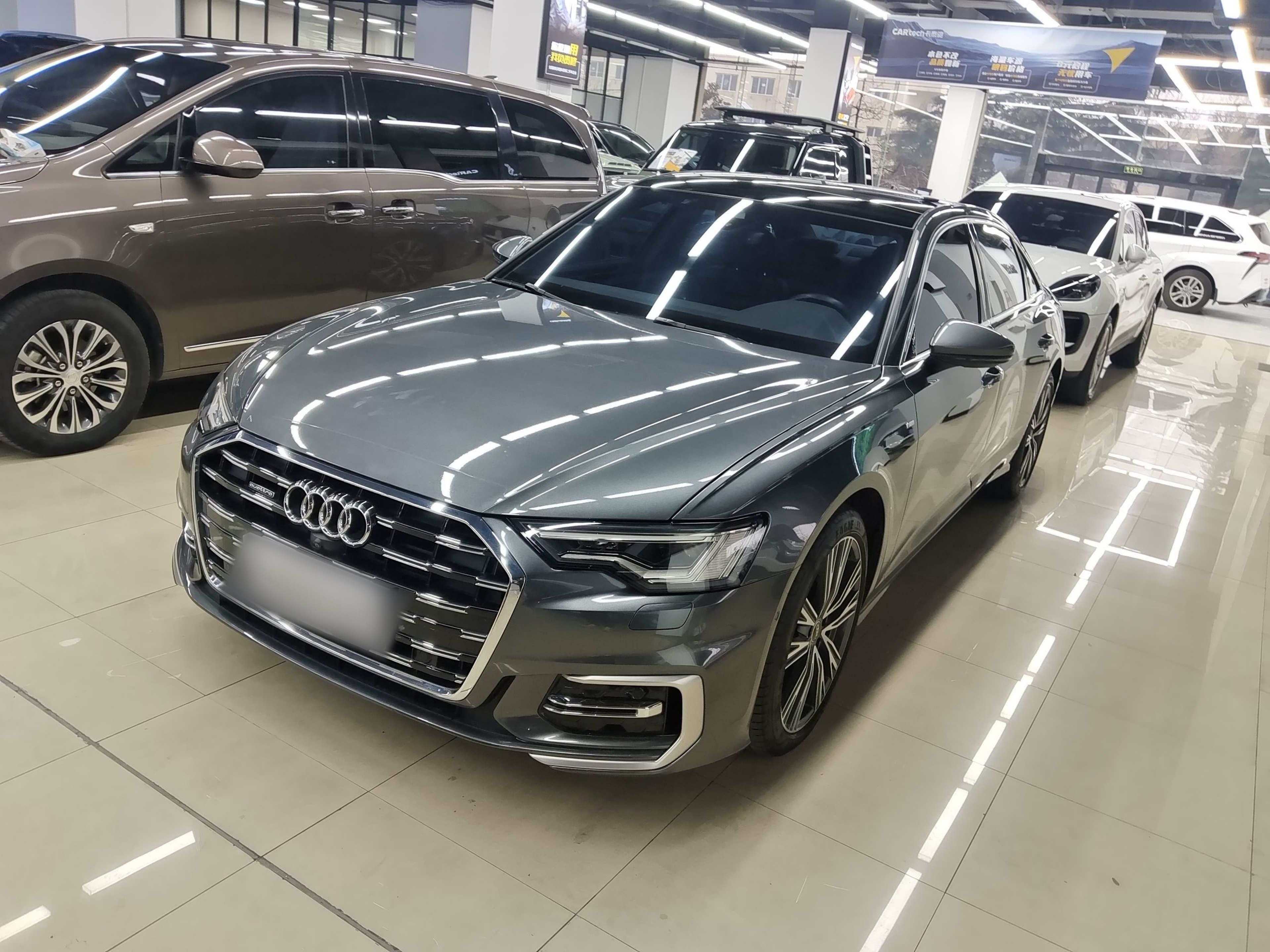 Под передней частью автомобиля