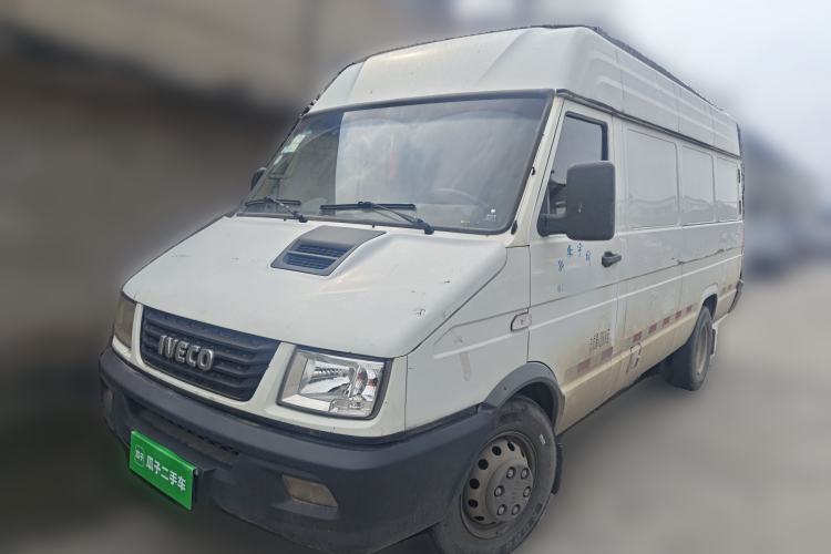 Used Iveco Daily 2017 2.8T V35 Cargo Van Mid-Roof 3/6 Seats 43S5