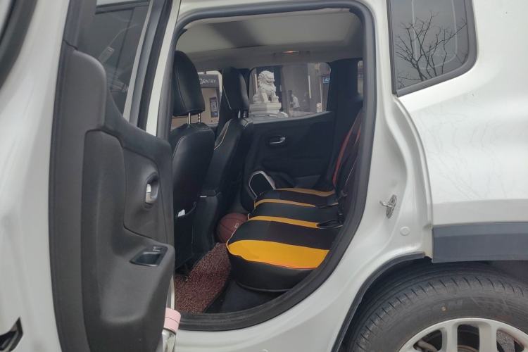 Used Jeep Renegade 2018 Connected Large Screen Version 180T Automatic Jingneng Version Left Rear Seat
