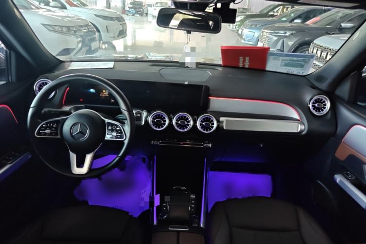 Used Mercedes-Benz GLB 2023 Refreshed GLB 200 Dynamic Edition Interior 4