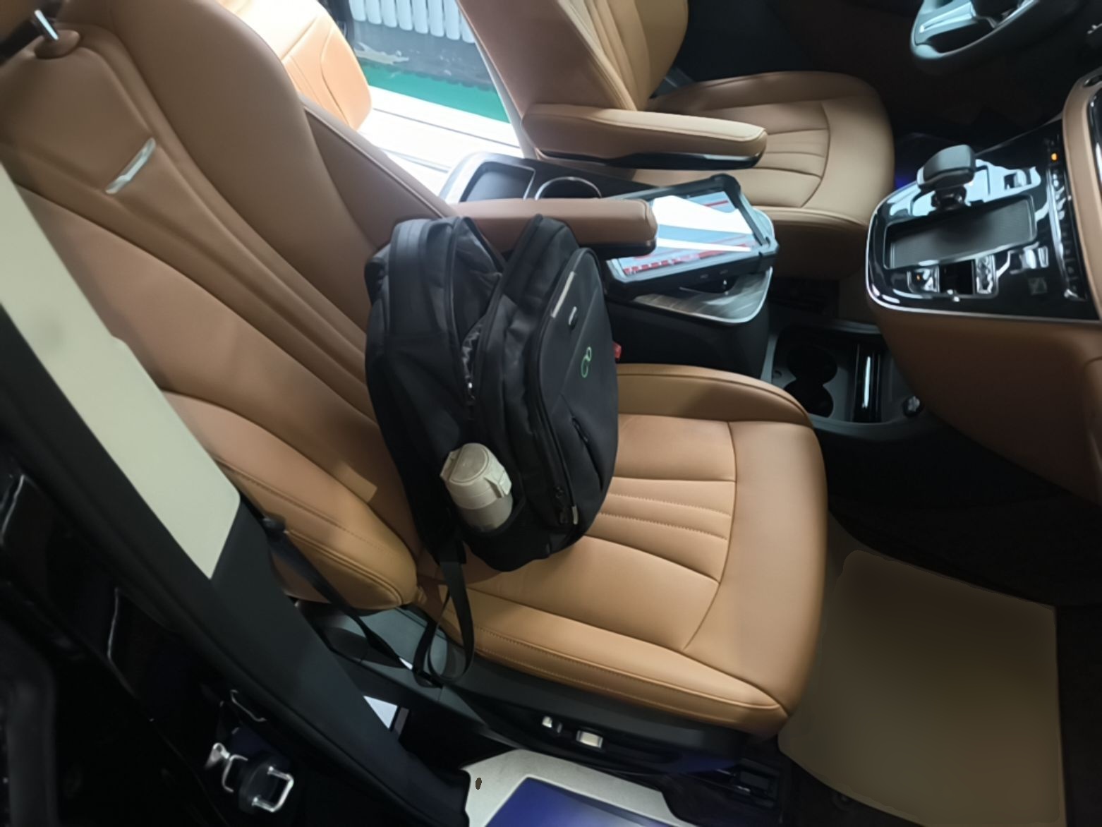Hongqi HQ9 PHEV 2024 2.0T Four-Wheel Drive Business Edition — снимка 19