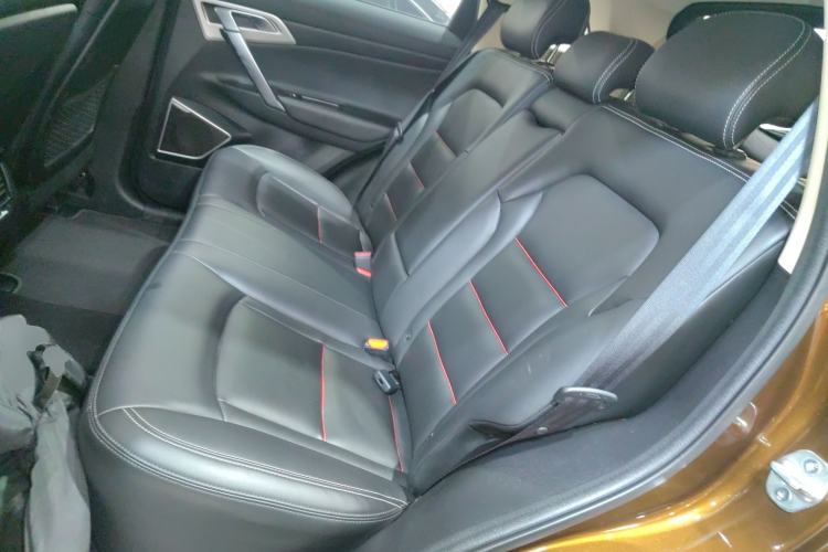 Used Geely Auto Emgrand X7 Sport 2018 1.8TD Automatic Two-Wheel Drive Smart Connect 4G Internet Edition Left Rear Seat