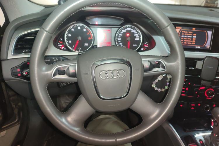 Used Audi A4L 2012 2.0 TFSI automatic standard version Steering Wheel