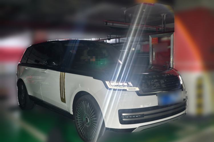 Used Land Rover Range 2023 3.0 L6 400 PS Prestige Seven-Seater Extended Version Front Right 45 Deg