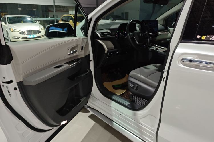 Used Toyota Granvia 2023 2.5L Hybrid Prestige PLUS Edition