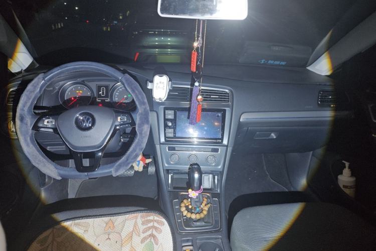 Used Volkswagen Golf 2019 1.6L Automatic Comfort Model China V Standard Center Console