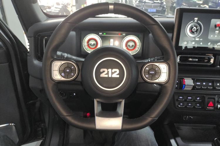 Used 212 T01 2024 2.0T Mechanic
