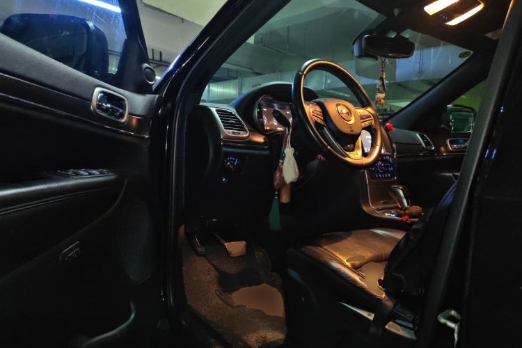 Used Jeep Grand Cherokee 2017 3.0L Comfort Navigation Edition Driver Seat