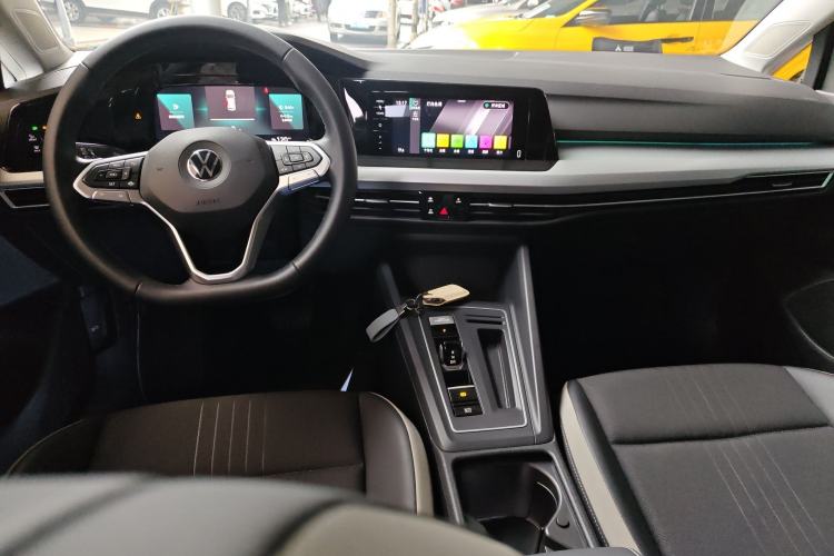 Used Volkswagen Golf 2021 280TSI DSG Pro Center Console